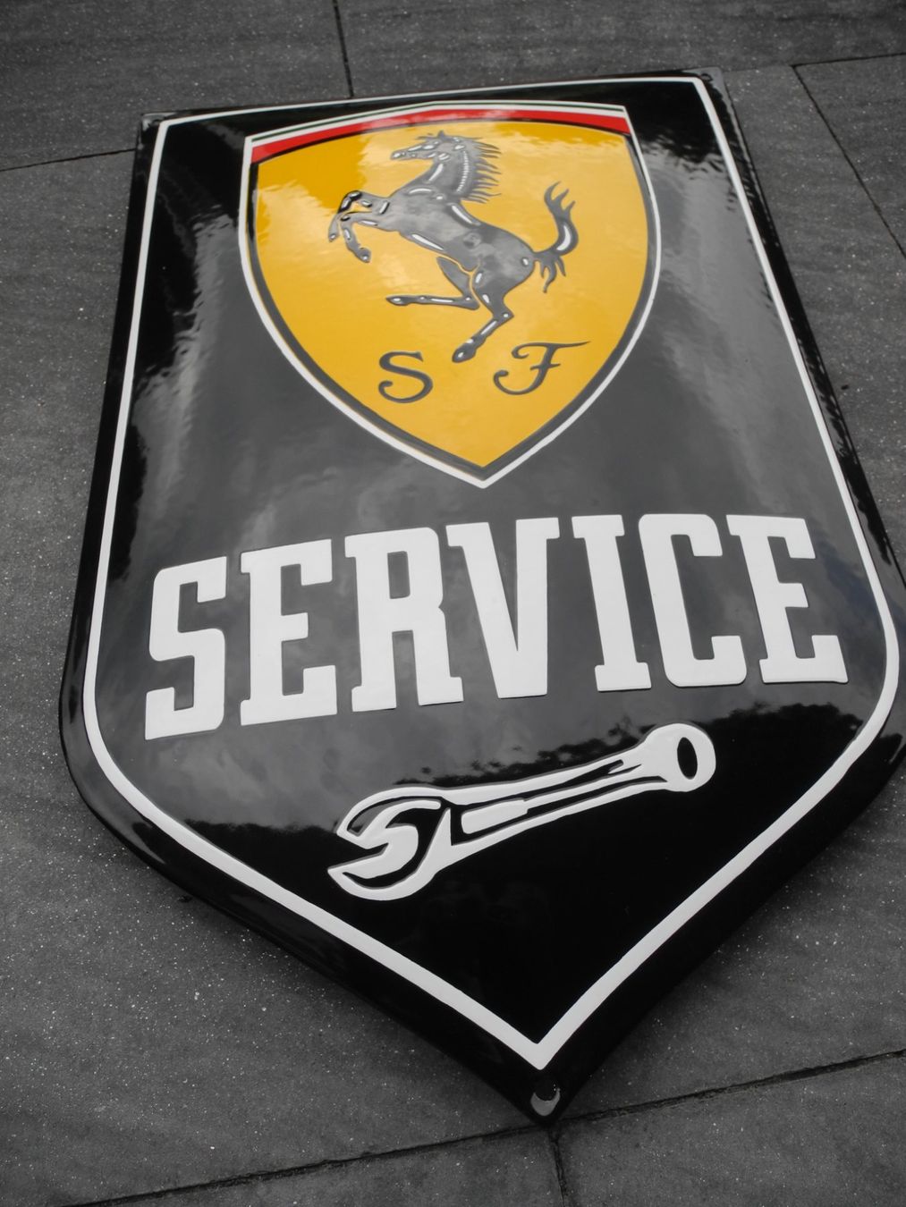 Ferrari Schilder: FERRARI EMAILSCHILD – Gebraucht aus Reinach AG von Huckleberrysix 1
