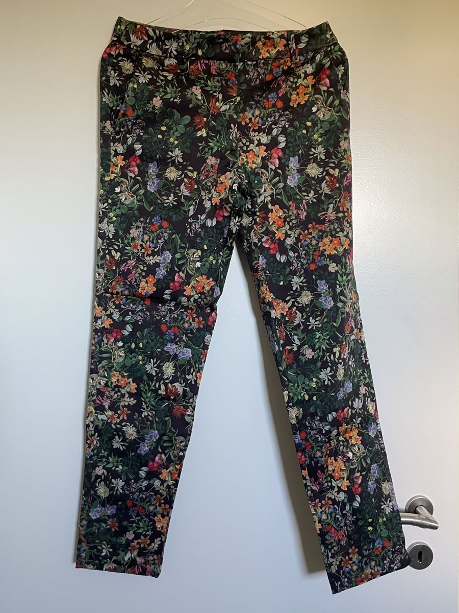 H&M Pantaloni: Pantalon fleuri H&M, taille 36 – Nuovo e nell'imballaggio originale da Vuadens venduto da Nina11