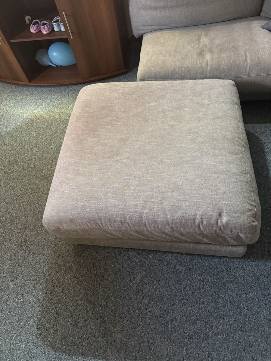Hocker: Gemütlicher Hocker / Fusshocker, beige – Gebraucht aus Mollis von Dcastelmur