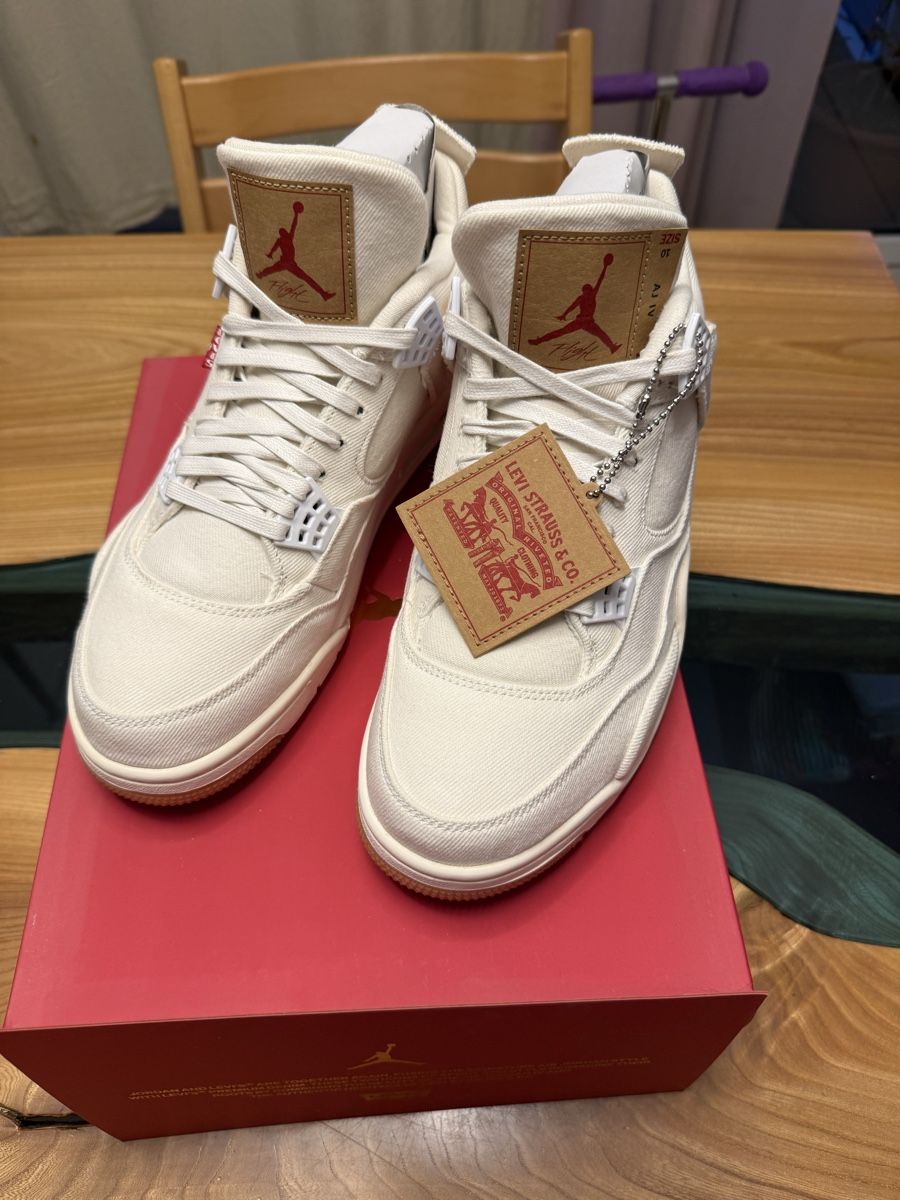 Jordan Scarpe da uomo: Jordan 4 x Levis White US10 Deadstock – Nuovo e nell'imballaggio originale da Konolfingen venduto da likeacat 1