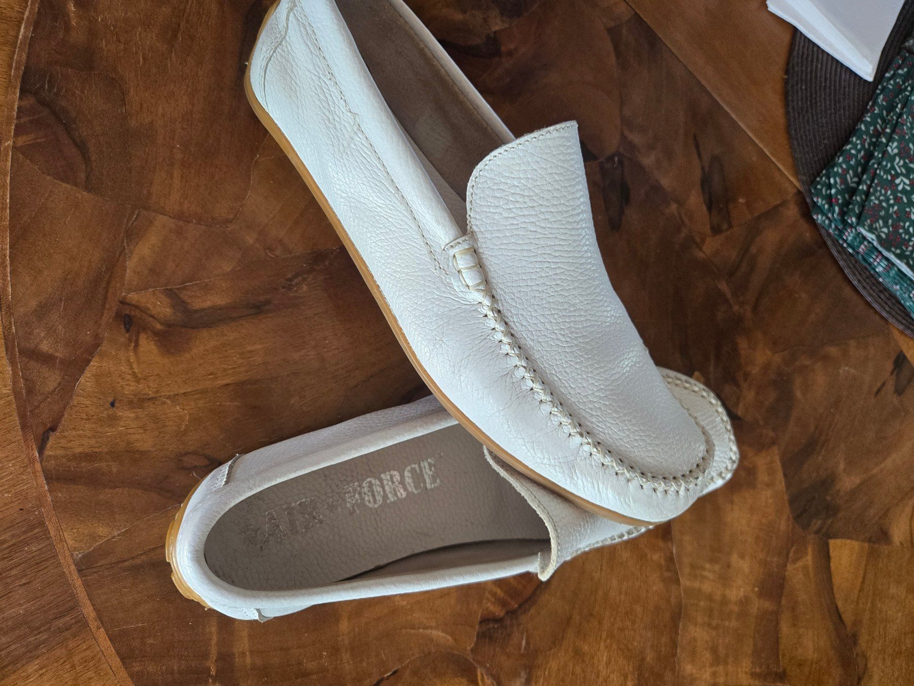 Chaussures hommes: Moccasins weiss Grösse 43 – D'occasion à Ascona par Topolinowatch 3
