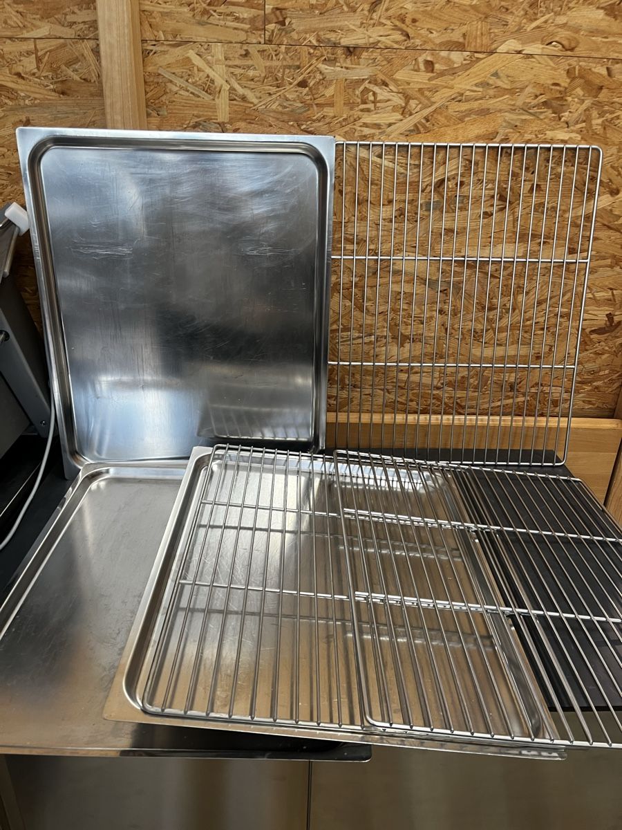 Elettrodomestici da cucina: 6 x 2/1 GN 3 davon Gitterroste  – Usato da Dittingen venduto da Cervolino77 1