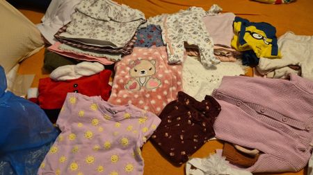 über 50 stk baby bekleidung 