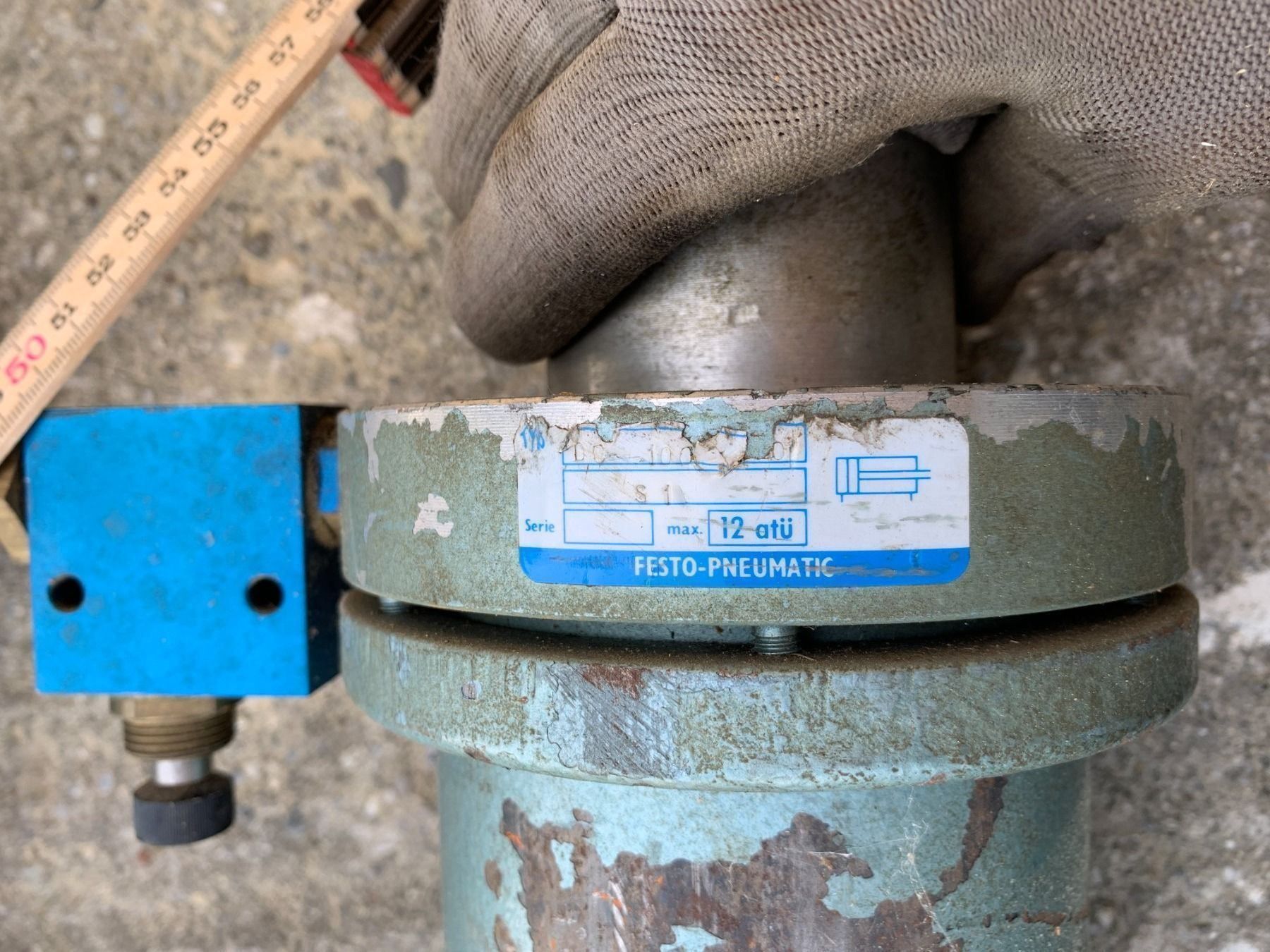 Festo Tutti gli attrezzi: Festo Druckluftzylinder ca 70 cm lang – Usato da Belp venduto da machrismo24 4