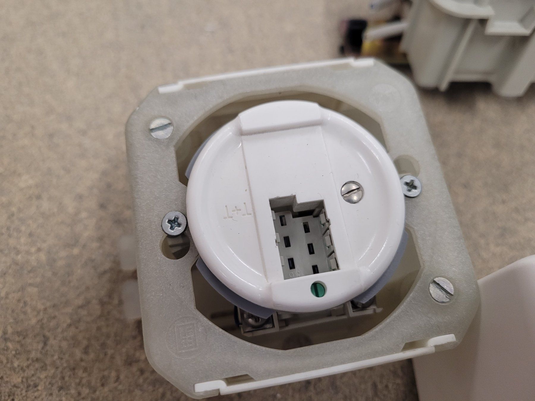 Stecker: 3 Stück Telefonsteckdosen TT83, div. Modelle – Gebraucht aus Vitznau von Night-Fire 2