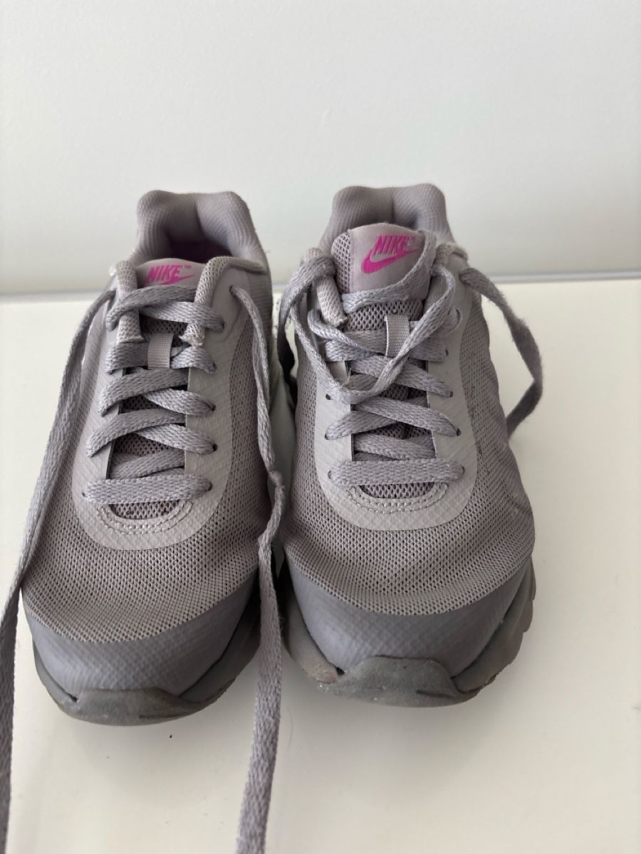 Nike Chaussures garçon: Nike Schuhe  – D'occasion à Salenstein par sehrgut