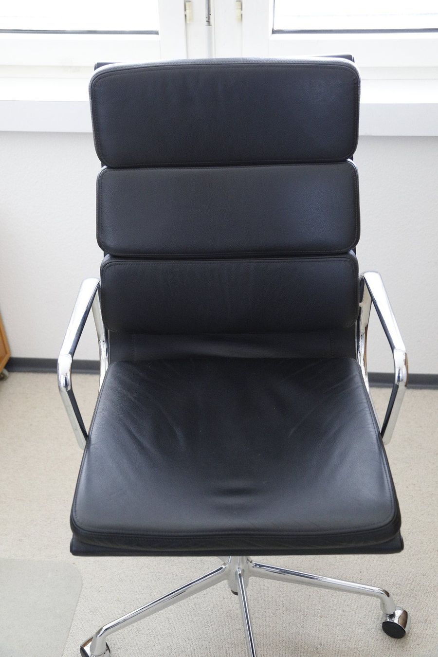 Vitra Sedie: Eames Bürostuhl Leder Softpad, EA 219 schwarz – Usato da Zürich venduto da evolve1 2