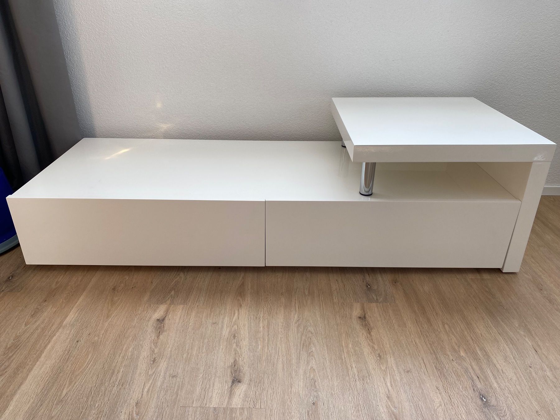 Mobili TV: Sideboard 2 Teile Hochglanz weiss mit 2 Schubladen – Usato da Appenzell Meistersrüte venduto da zongabolla