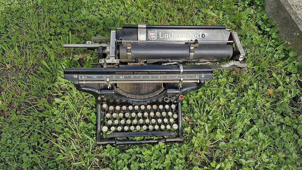 Macchine da scrivere: Schreibmaschine Underwoos Standard Typewriter – Usato da Eichberg venduto da Eriberi02 1