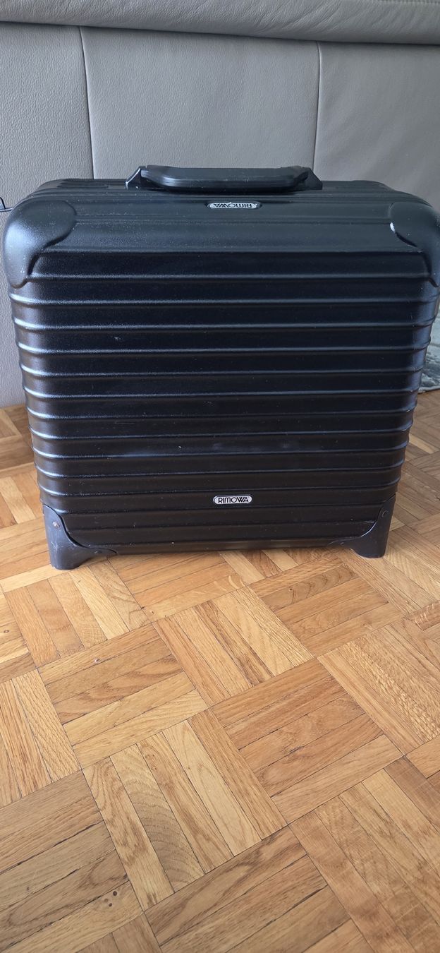 Rimowa Reisekoffer: Rimowa Rollkoffer – Gebraucht aus Basel von RekaR