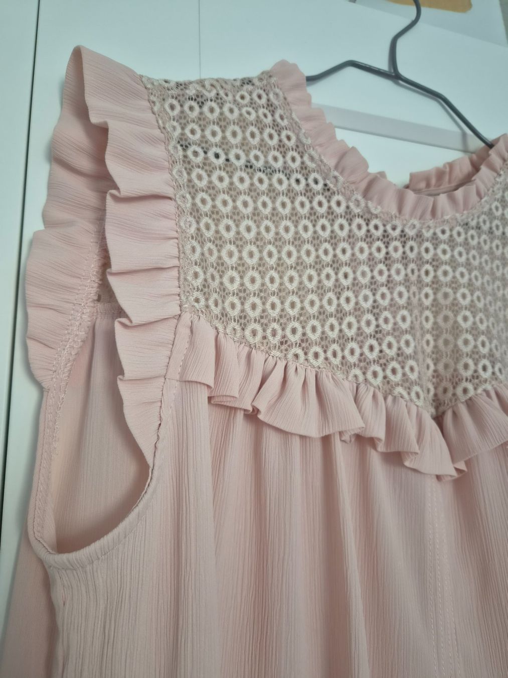 Camicette: Chemisier rose poudré avec dentelle – Usato da Lausanne venduto da leroyaumedereven 2