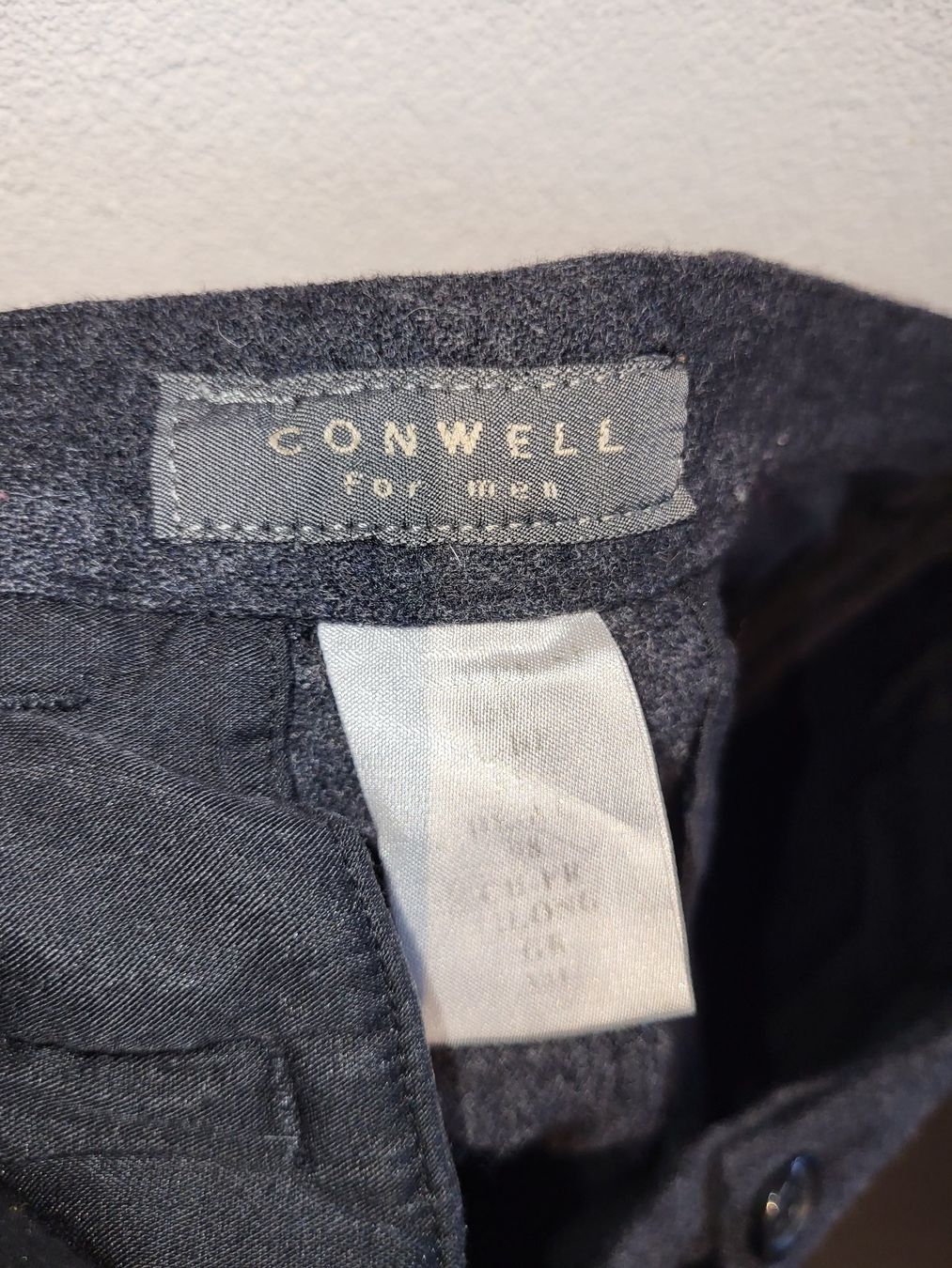 Pantaloni: CONWELL - LAINE, Pantalons Cargo Anthracite Taille 33 – Usato da Haute-Nendaz venduto da EmptyCloset 5