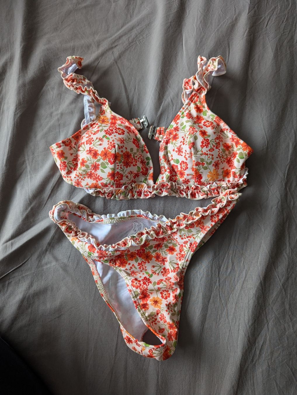 Costumi da bagno & Bikini: Sommerlicher Bikini mit Blumenmuster, Rüschen - Grösse S – Nuovo (secondo la descrizione) da Luzern venduto da Superlari8