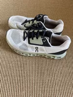 On Cloud Laufschuhe weiss schwarz Grösse 44.5 gebraucht