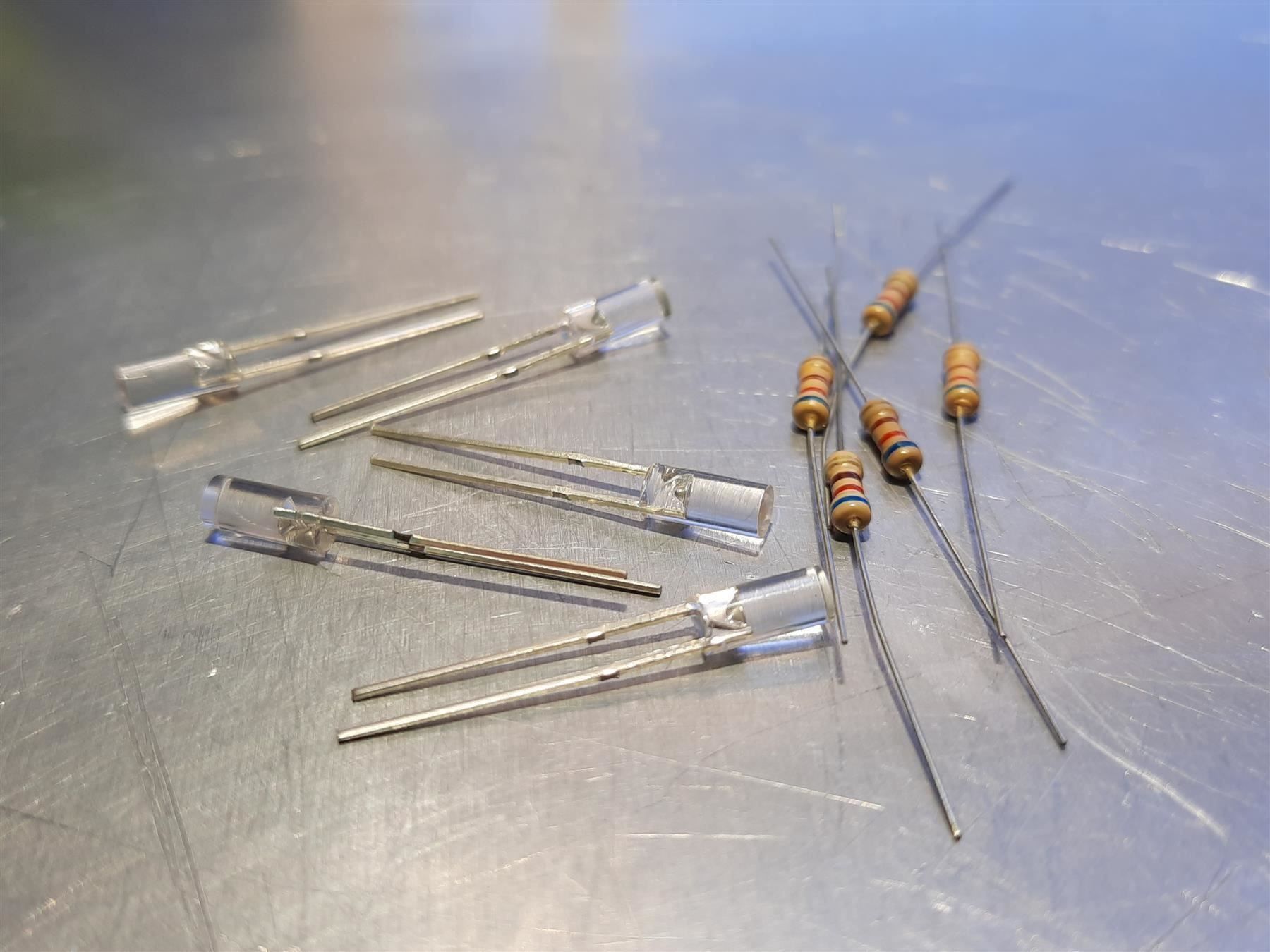Componenti elettronici: Zylinder-LED warmweiss 3mm, 5 Stück – Nuovo (secondo la descrizione) da Luzern venduto da Salefactory 1