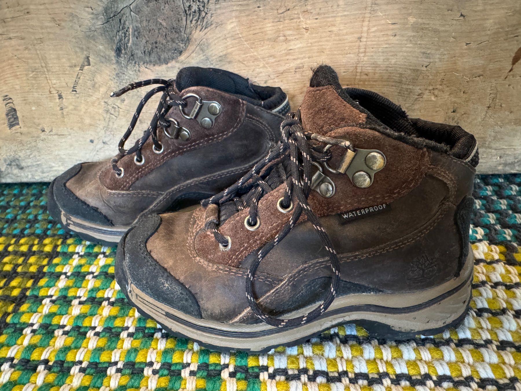 Timberland Scarpe da uomo: Timberland Wanderschuhe, wasserdicht, Grösse 26.5 – Usato da Pontresina venduto da cumprerevender
