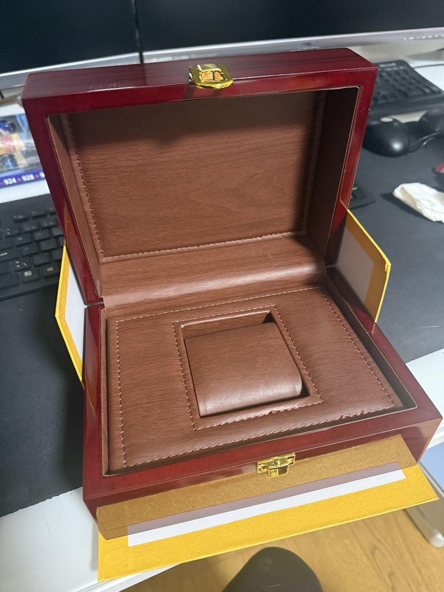 Patek Philippe Scatole porta orologi: Patek Philippe Watch Box with Outer Box and Paper Bag – Usato da Zollikon venduto da Jamielynnhucks 1