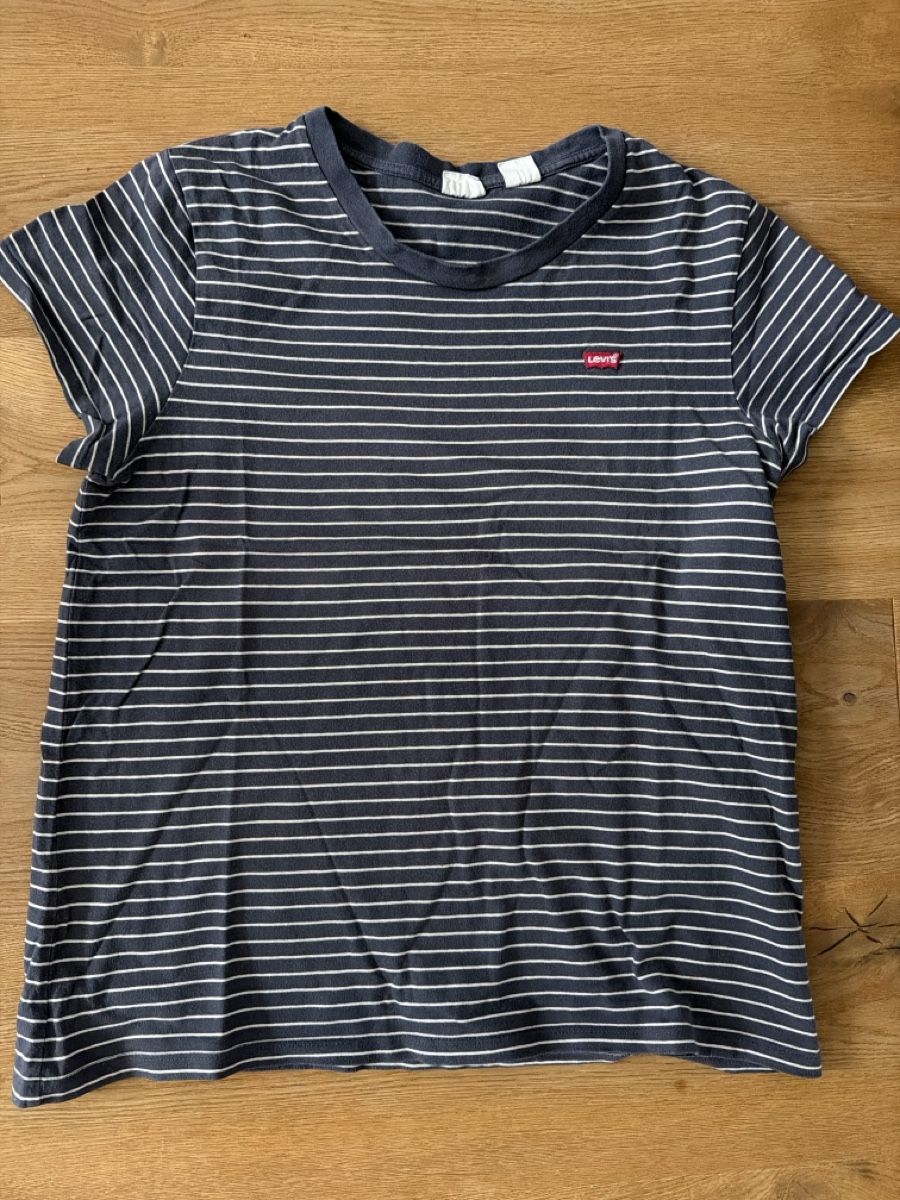 Levi's T-shirt: T-Shirt Levi‘s – Usato da Davos Platz venduto da boom62
