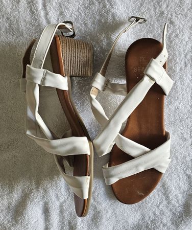 Sandales similicuir blanc 39 talons carrés