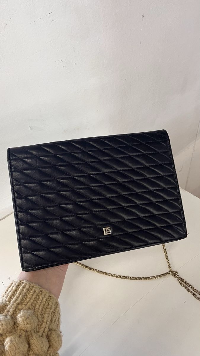 Taschen für Damen: Borsa Guy Laroche a tracolla blu trapuntata con catena – Gebraucht aus Lugano von yul_fhg2