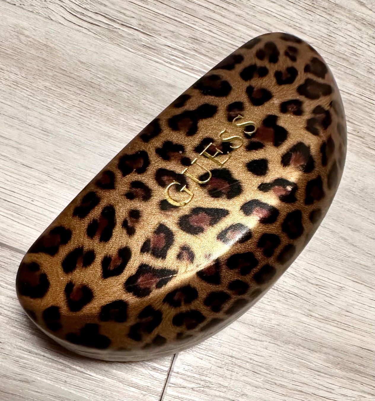 Guess Altro in  Abbigliamento & Accessori: GUESS Vikky Brillenetui Leopard gross – Usato da Rickenbach b. Wil venduto da sunneschii_ 5