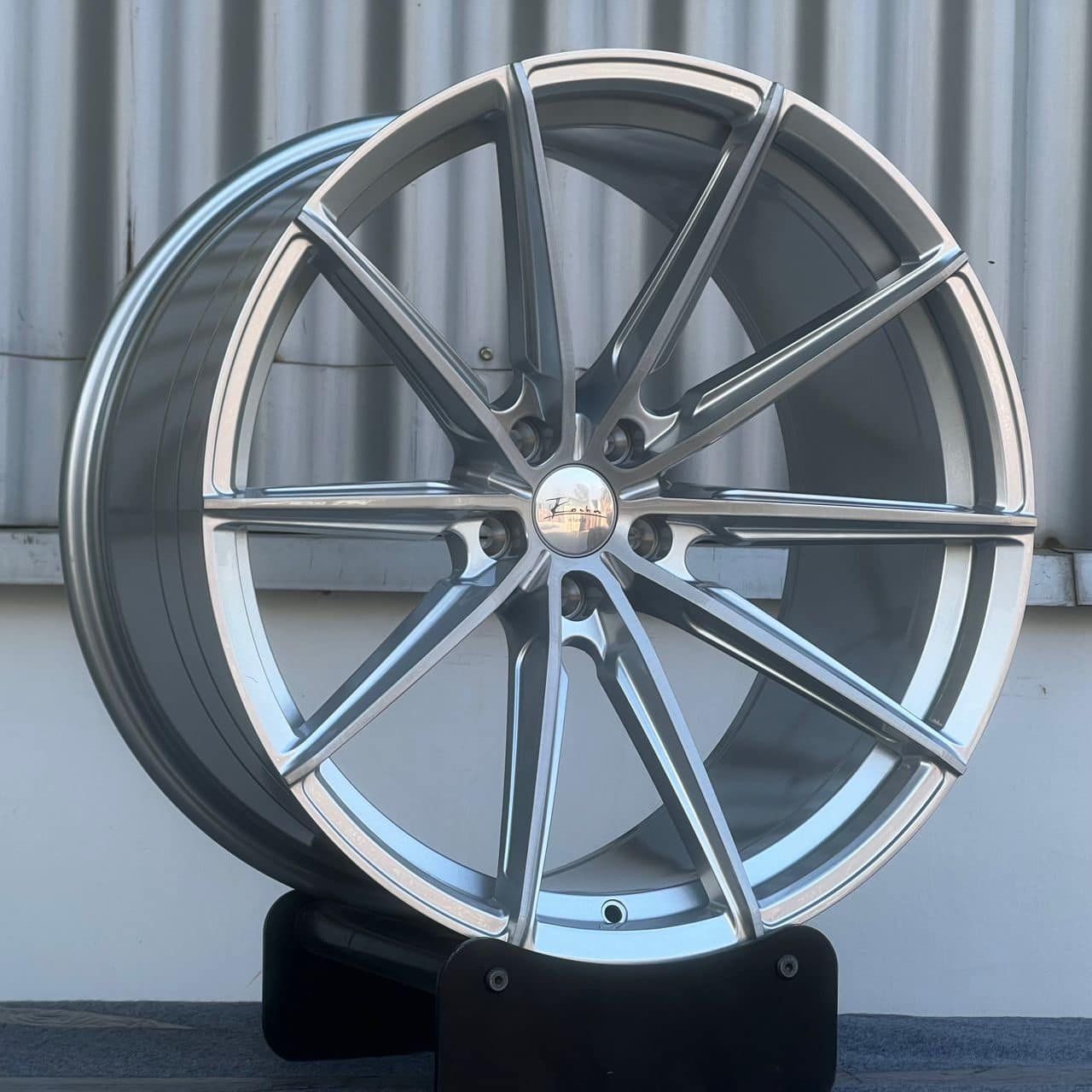 Audi Cerchioni: Jantes Rochawheels RF-01 22 – Nuovo e nell'imballaggio originale da Courrendlin venduto da shopwheels 2