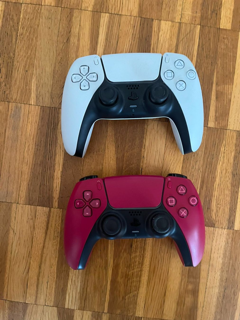 Sony Konsolen: Sony PlayStation 5 mit 2 Controller & Headset – Gebraucht aus Küssnacht am Rigi von Fueuerli 6