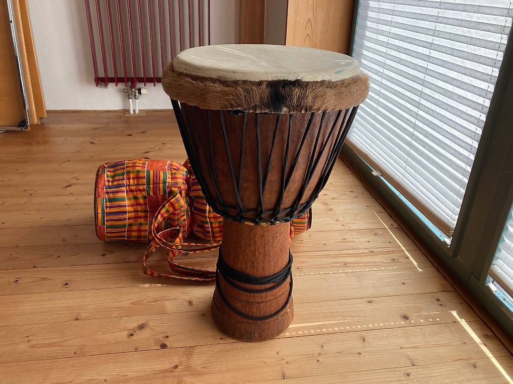 Strumenti musicali: Djembe Percussion Trommel mit Tragesack – Usato da Mettmenstetten venduto da PRHX