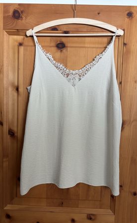 Top mit Spitze, NEU