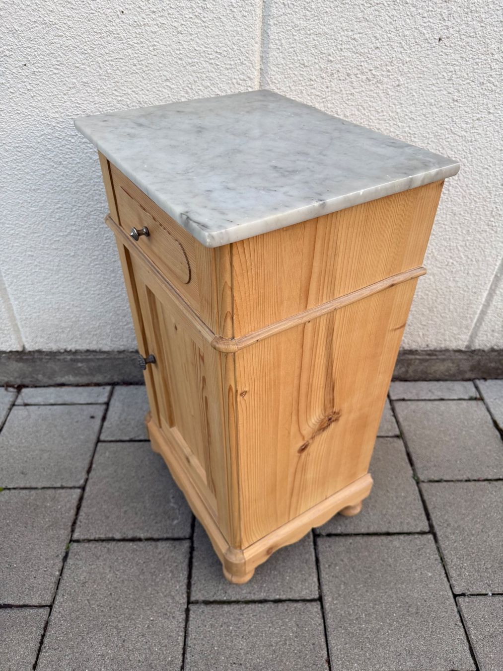 Tables de nuit: Nachttisch mit Marmorabdeckung – D'occasion à Elgg par dan_f8gv 3