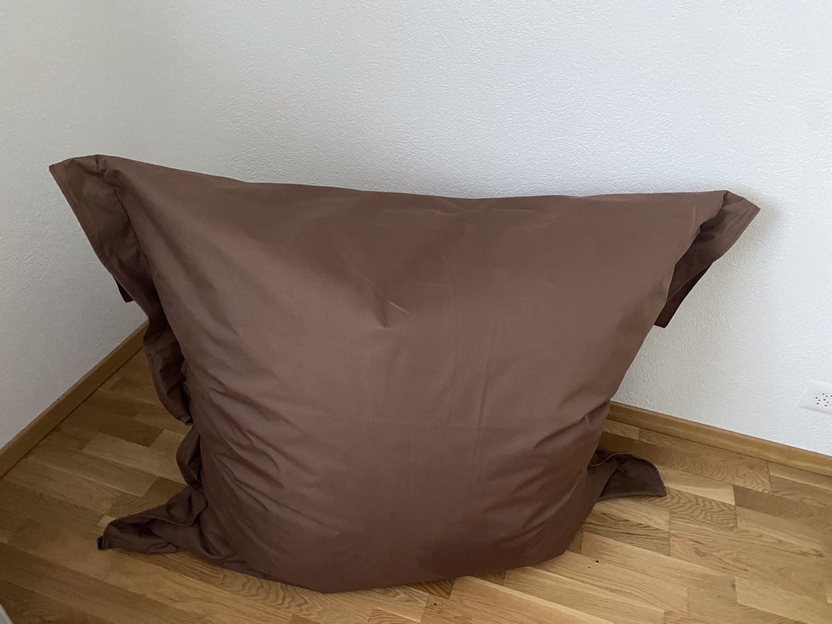 Cuscini: Braun Loungepillow - Sitzsack 140cm x 180cm – Usato da Dübendorf venduto da WillimannS 3