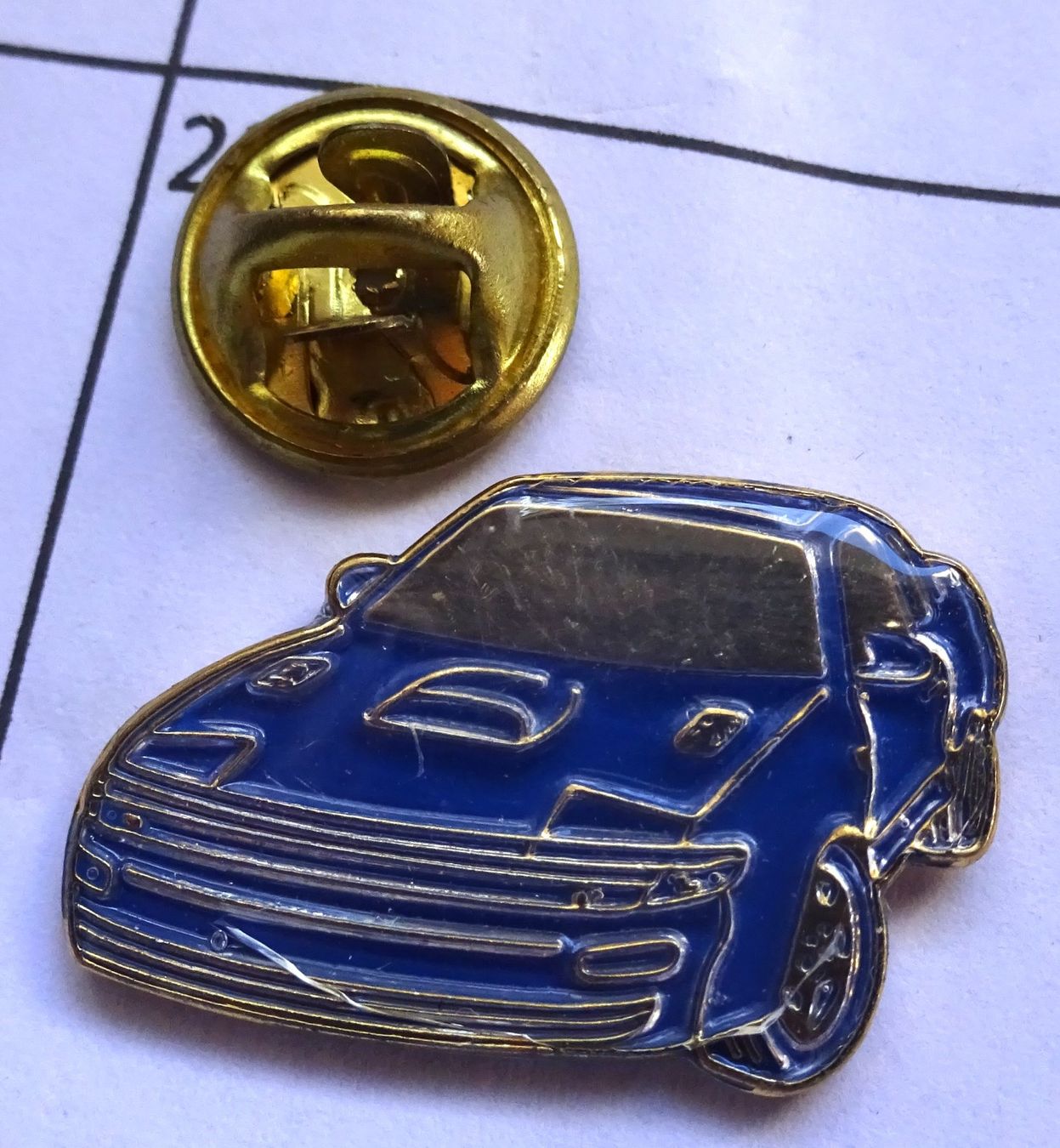 Placchette & Badge: Pin Auto  Blau – Usato da Utzenstorf venduto da BUtter81