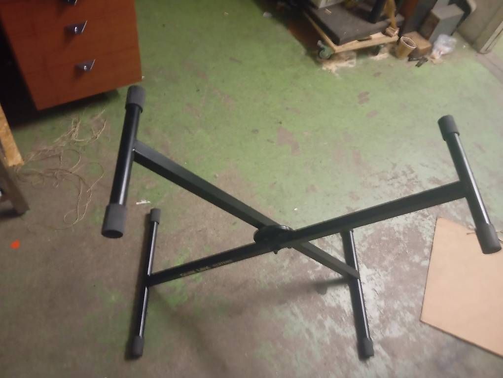 Supports pour instruments & partitions: Keyboard Ständer quick lok – D'occasion à Basel par Petergunn 2