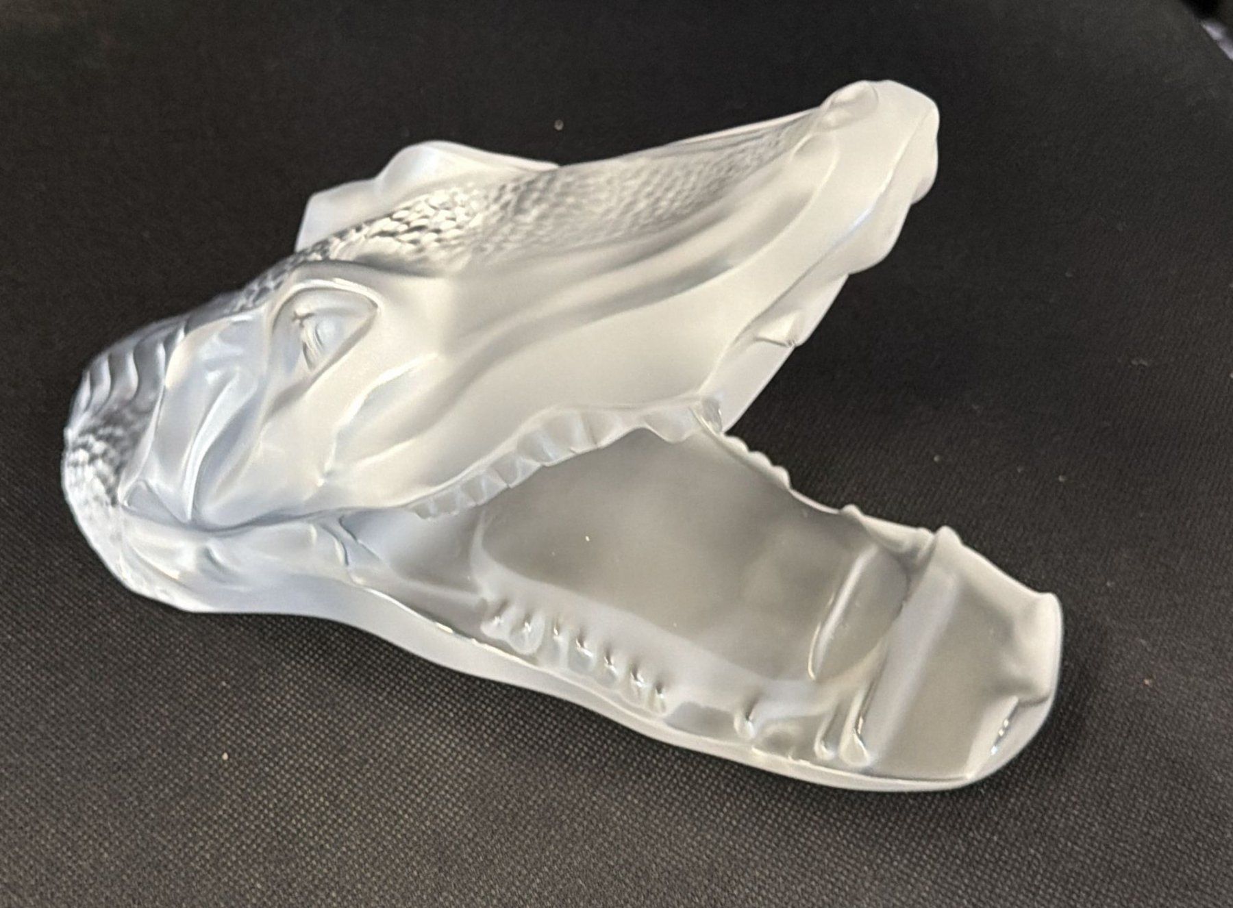 Lalique Statuette: LALIQUE KROKODILFIGUR HANDYHALTER – Usato da Zürich venduto da Frei-Occasionen 4