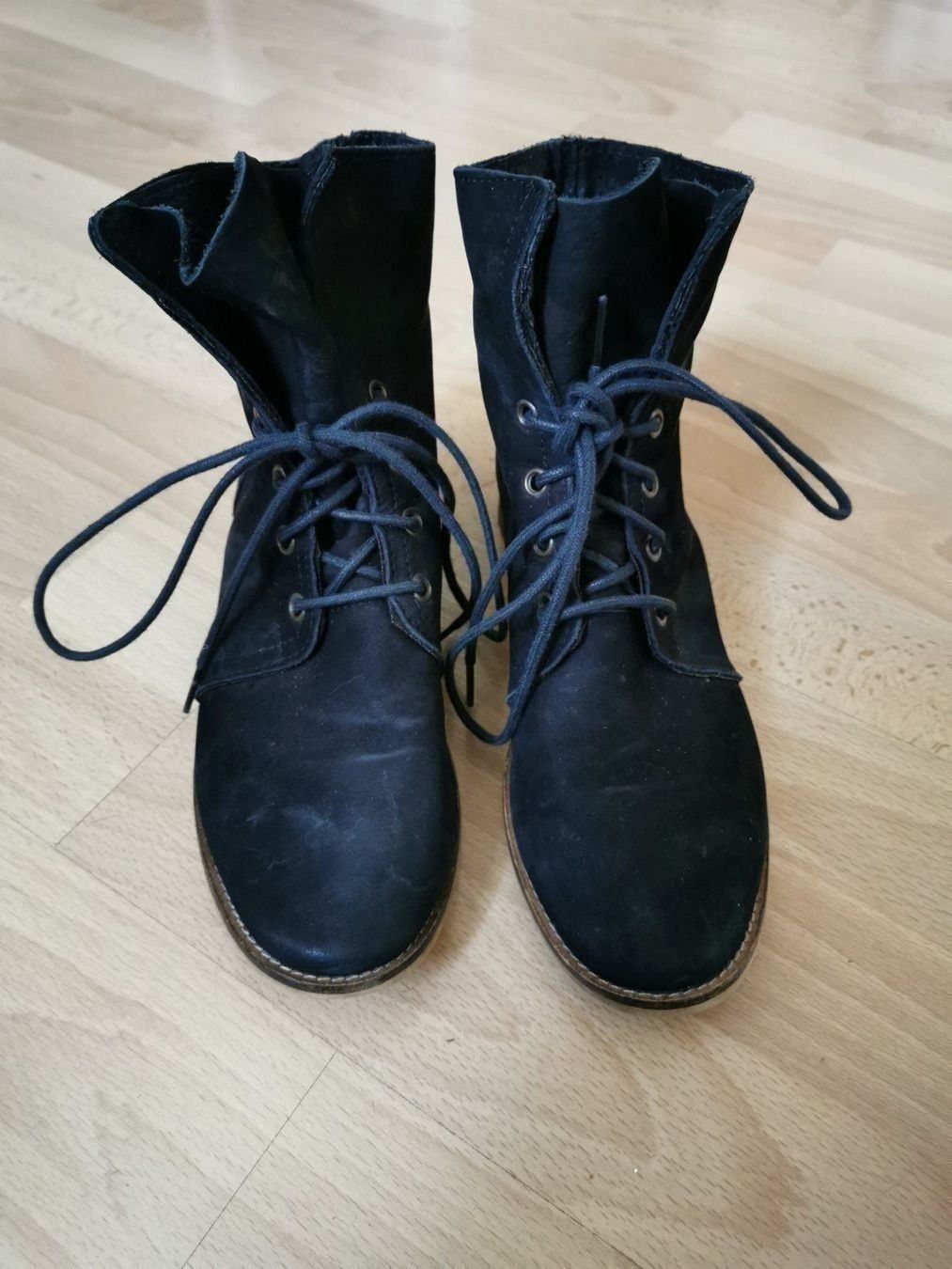Scarpe da donna: Schwarze Stiefelleten Grösse 37 – Usato da Unterägeri venduto da Fiobi