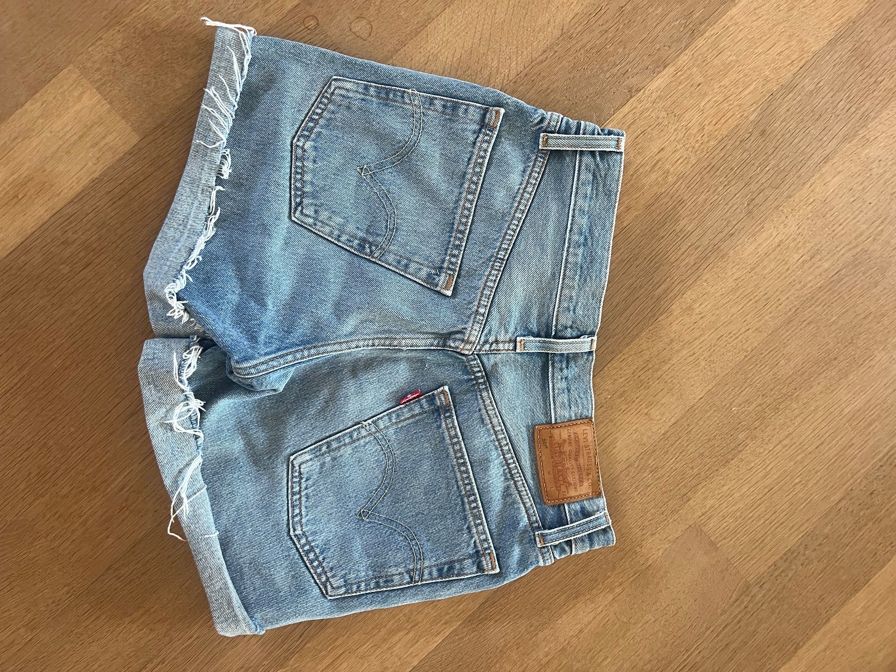 Levi's Jeans: Levi's Jeans Shorts Damen – Gebraucht aus Laupen BE von lee_ym6v 1