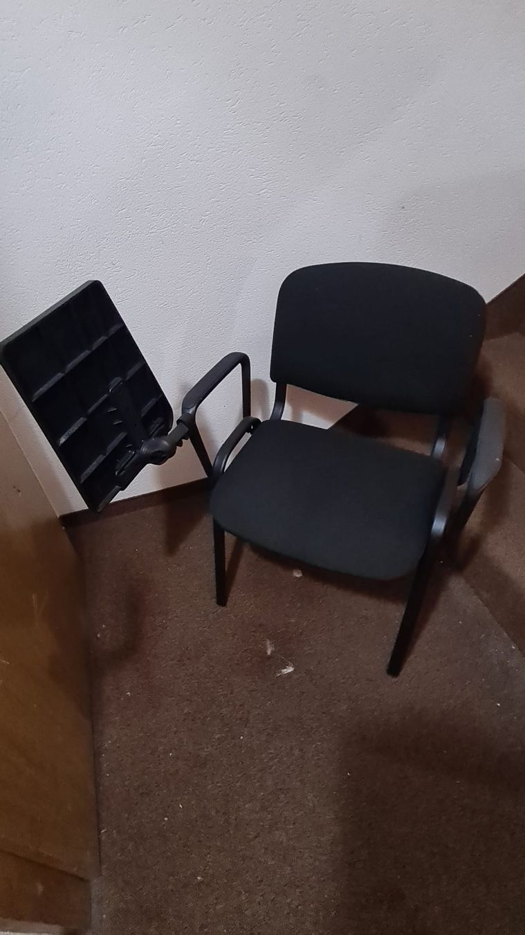 Sedie: Chaises de conférence ou de formation, avec écritoire – Usato da Miex venduto da Avavelle
