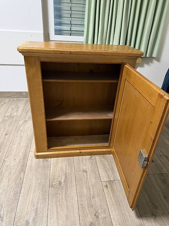 Schränke: Holz-Schrank klein – Gebraucht aus Immensee von ChrigiB01 3