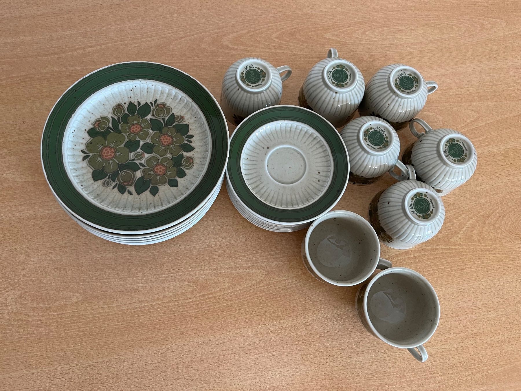 Set di piatti: Kaffeegeschirr – Usato da Gossau ZH venduto da gdimi