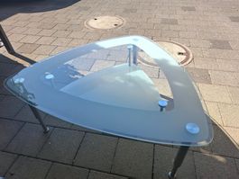 Glas Beistelltisch dreieckig mattiert Metallfüsse guter Z...