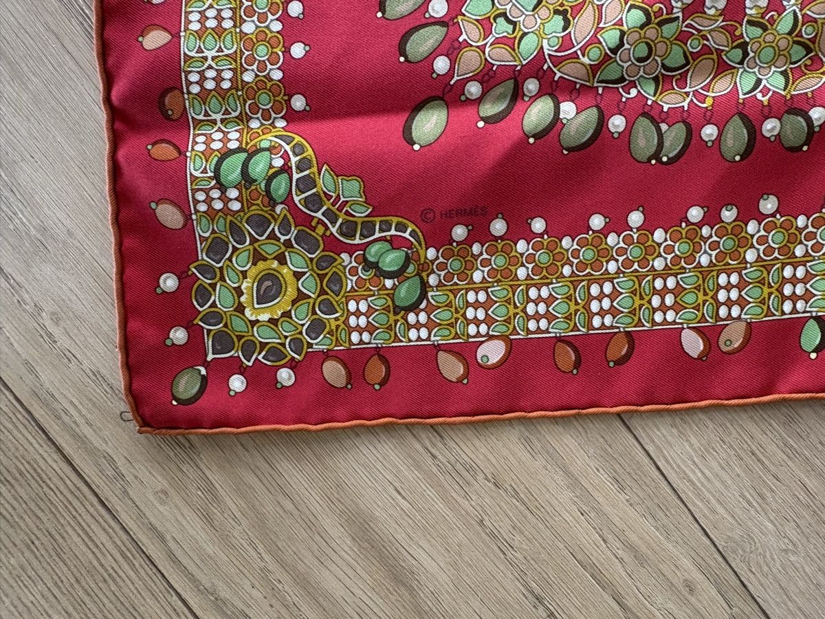 Hermès Foulards, Tücher & Schals: Carré Hermès soie – Gebraucht aus Vessy von VessyCan 2