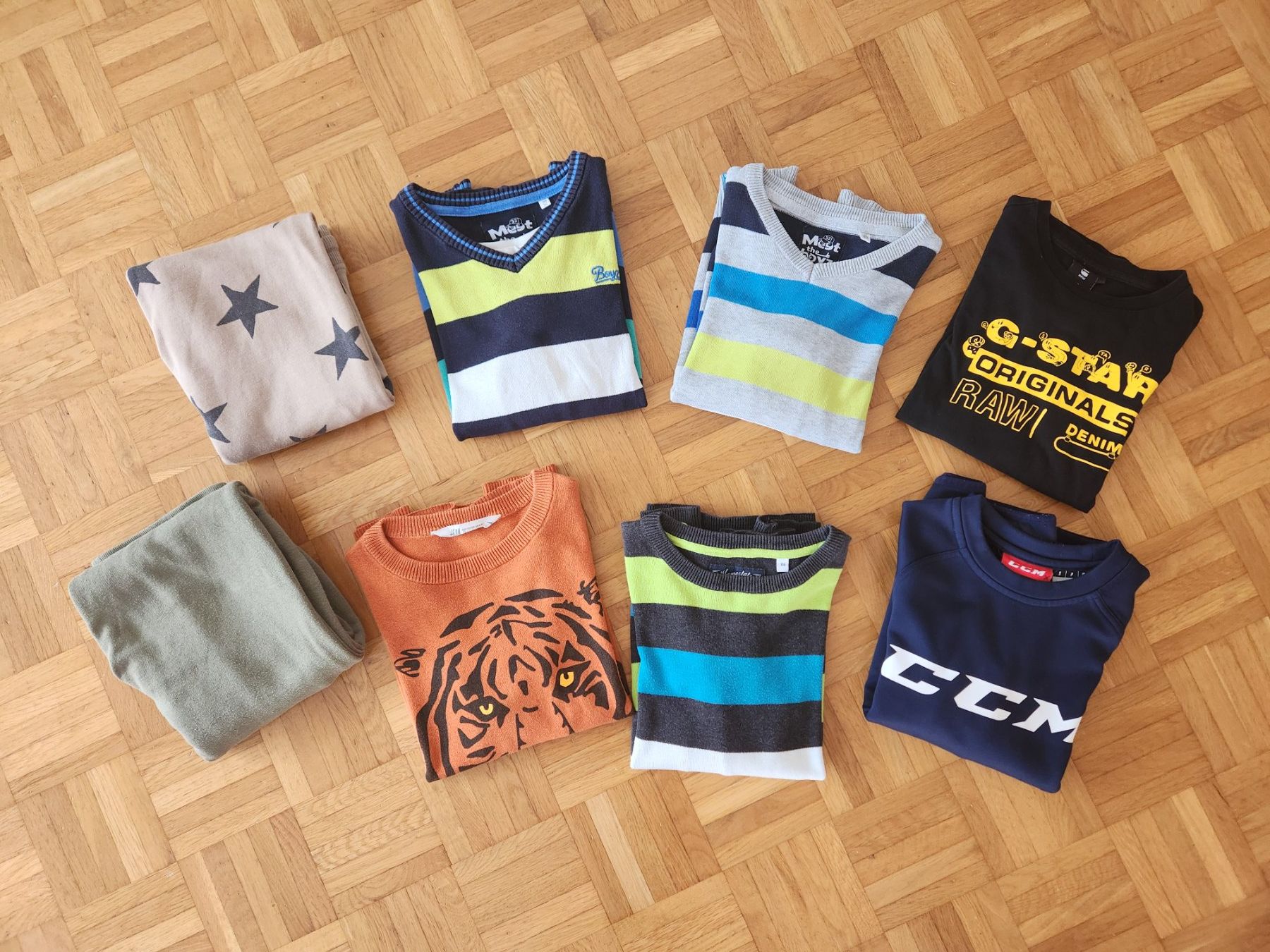 Pulls et sweat-shirts: Pullover Gr. 128 / 134 – D'occasion à Fällanden par ql17