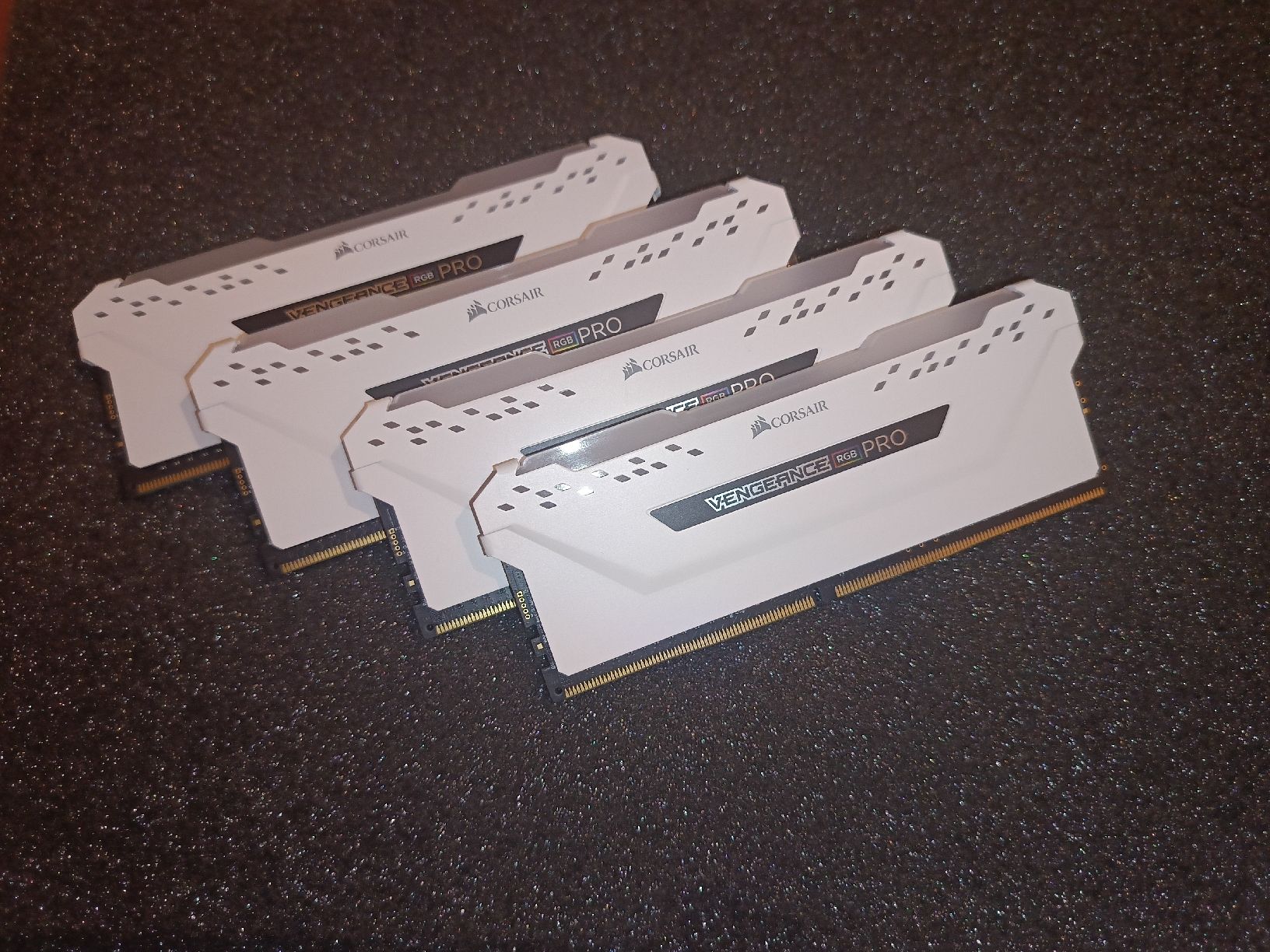 Corsair Memoria / RAM: ram ddr4 32gb 4x 8go – Usato da Plan-les-Ouates venduto da Mathias_c