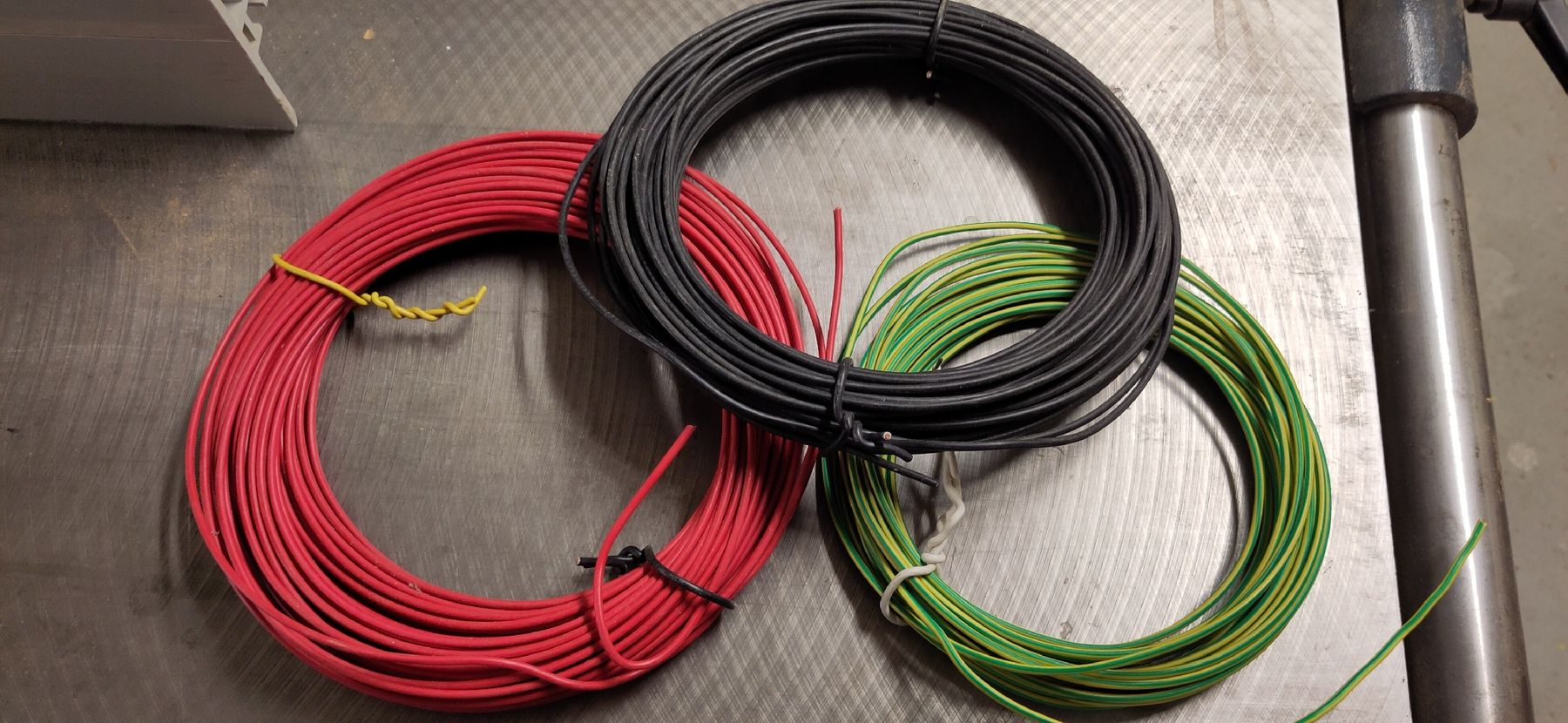 Cavi: Elektrokabel Set Draht 2.5mm  – Usato da Innertkirchen venduto da robi15blue