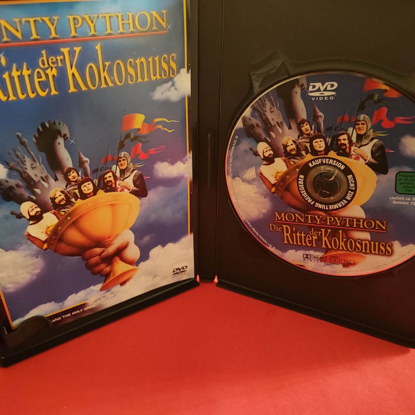 Tutti i DVDs: Die Ritter der Kokosnuss - (1974) – Usato da Dübendorf venduto da kb86_MOVIE 3