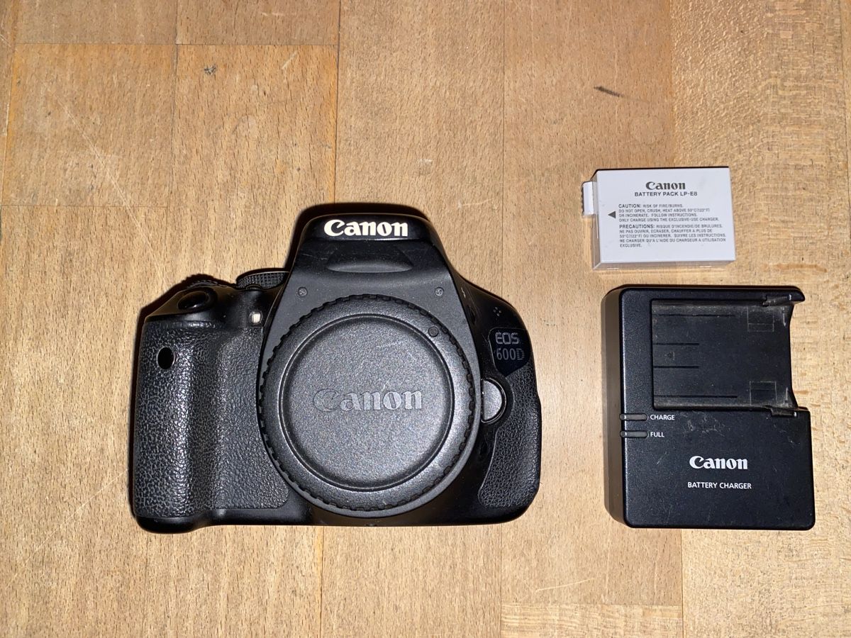 Canon Fotocamera: Canon EOS 600D Spiegelreflexkamera + Ladegerät + Akku – Usato da Zürich venduto da lia_628c