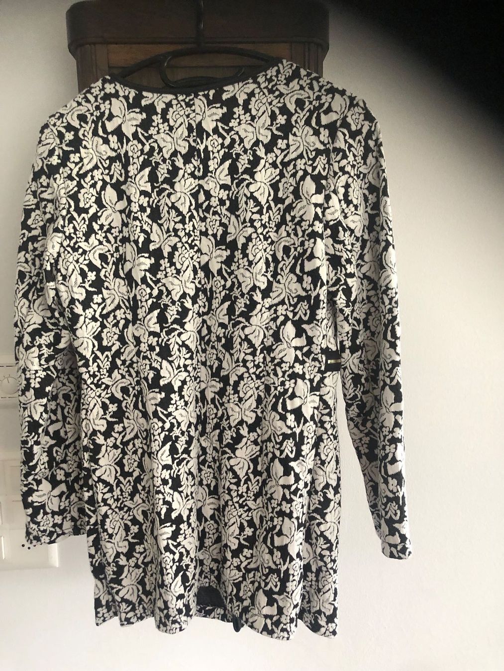 Giacche: Schicker Damen-Blumenblazer Gr. 38 schwarz/weiss elegant – Usato da Kaltbrunn venduto da lagone1 2