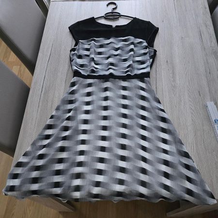 Elegantes Premium S. Oliver A-Linien Kleid