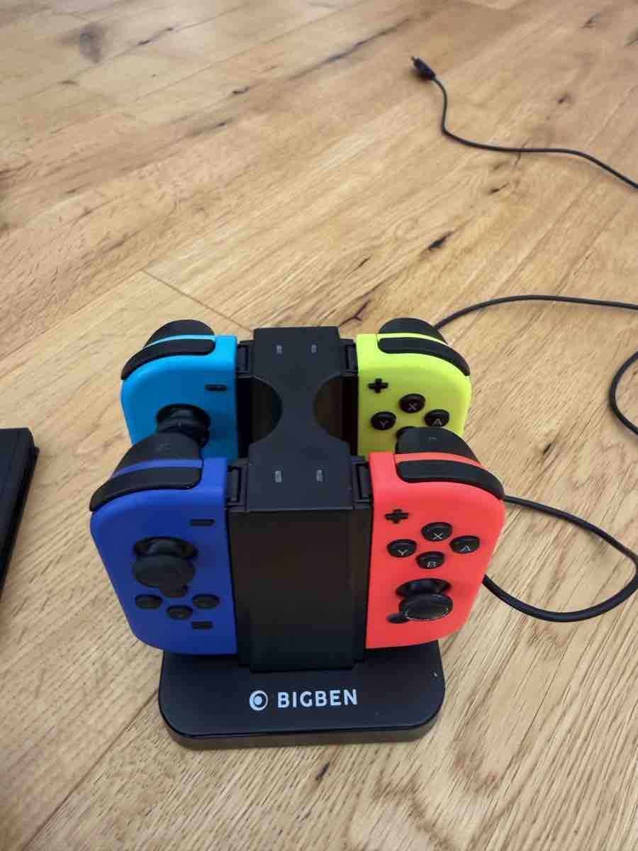 Nintendo Konsolen: Nintendo Switch Konsole mit Zubehör – Gebraucht aus Gähwil von Flori888 1