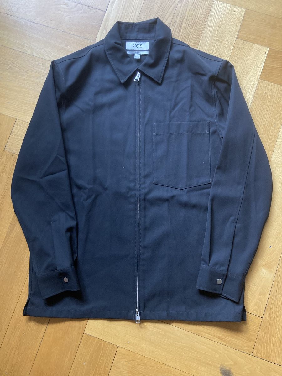 Cos Giacche: Veste légère COS  – Nuovo (secondo la descrizione) da Lausanne venduto da remz3rfactory